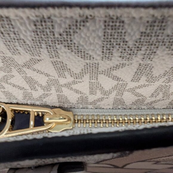 RARE WHITE KORS MK Michael Kors Limited Edition WHITE Tote-Pristine Condition - Picture 4 of 7